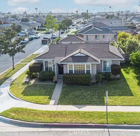 13719 S San Pedro, Los Angeles, CA 90061