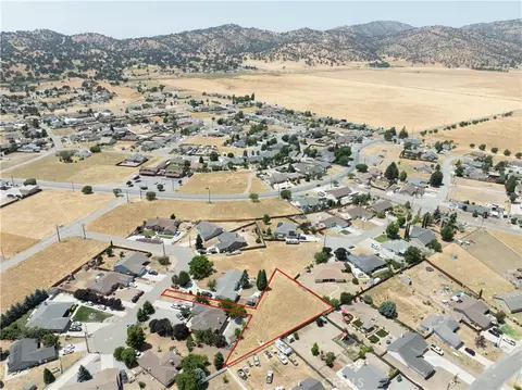18140 Flare Dr, Tehachapi, CA 93561 photo 5