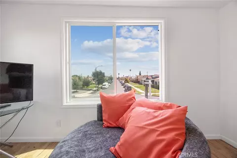 7037 Cimarron St, Los Angeles, CA 90047