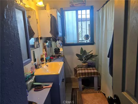 Bath - 301 W Magnolia St, Compton, CA 90220 photo 2 of 4