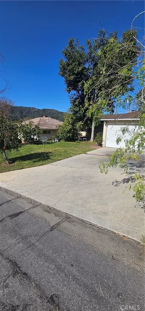 Exterior - 1823 Hillside Dr, Glendale, CA 91208 photo 13 of 17