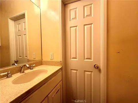 Bath - 1823 Hillside Dr, Glendale, CA 91208 photo 4 of 4