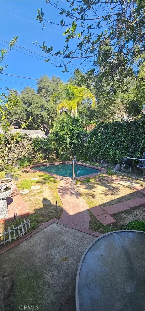 Exterior - 1823 Hillside Dr, Glendale, CA 91208 photo 14 of 17
