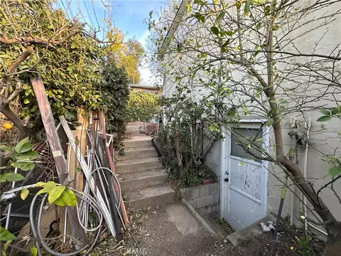 Exterior - 1823 Hillside Dr, Glendale, CA 91208 photo 15 of 17