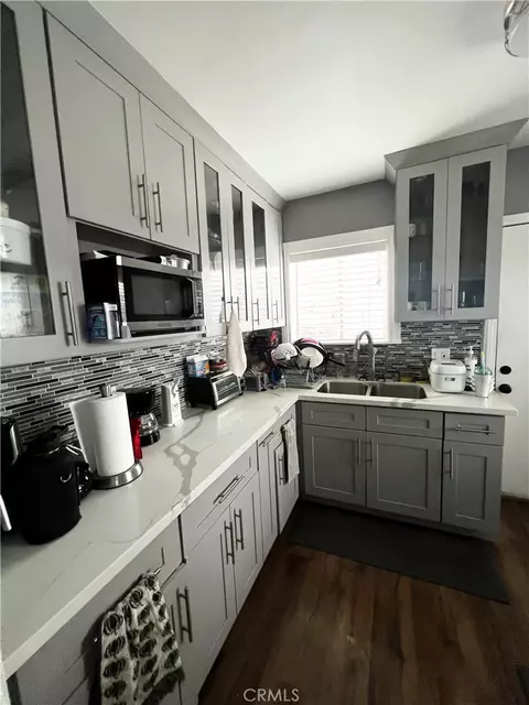 Kitchen - 940 W Brazil, Compton, CA 90220 photo 2 of 2
