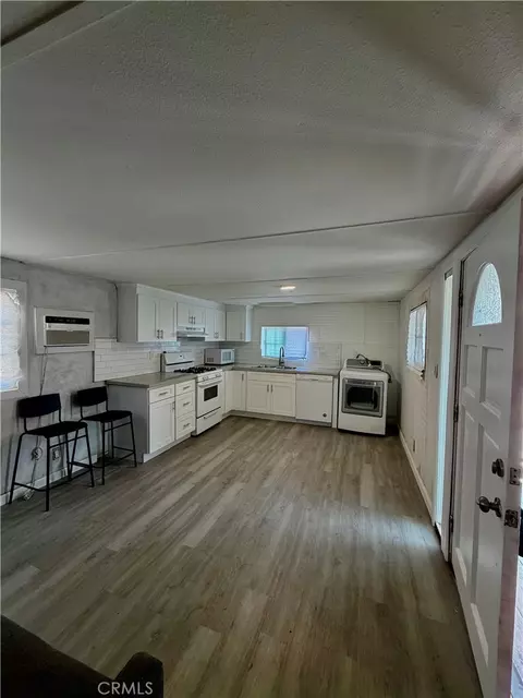 6475 S Atlantic Ave #911, Long Beach, CA 90805