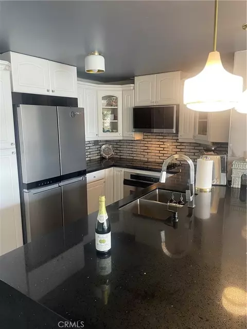 Kitchen - 700 E Ocean #1002, Long Beach, CA 90802 photo 4 of 6