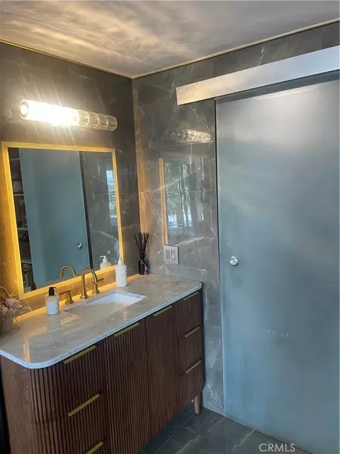 Bath - 700 E Ocean #1002, Long Beach, CA 90802 photo 3 of 5