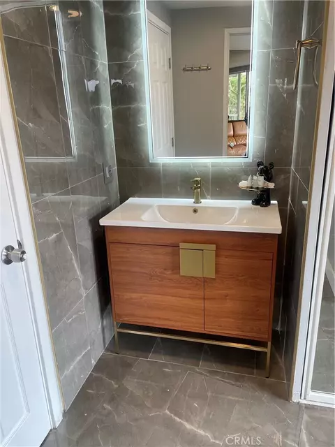 Bath - 700 E Ocean #1002, Long Beach, CA 90802 photo 1 of 5