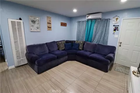 13438 Obispo, Paramount, CA 90723 photo 5
