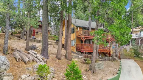 Exterior - 1044 Nesthorn Dr, Crestline, CA 92325 photo 12 of 14