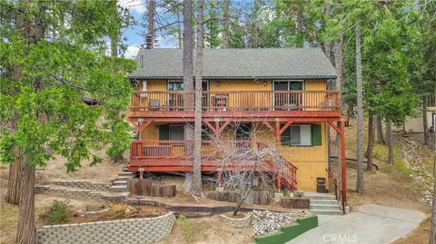 1044 Nesthorn Dr, Crestline, CA 92325