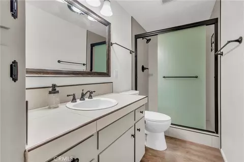 Bath - 1044 Nesthorn Dr, Crestline, CA 92325 photo 4 of 6