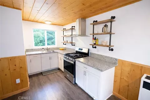 Kitchen - 23622 Scenic Dr, Crestline, CA 92325 photo 1 of 1