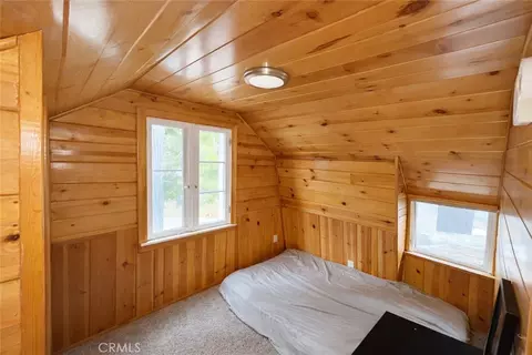 Bedroom - 23622 Scenic Dr, Crestline, CA 92325 photo 2 of 3