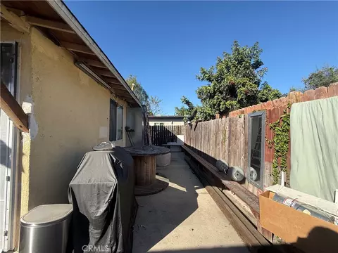 Exterior - 512 S Willowbrook, Compton, CA 90220 photo 4 of 7