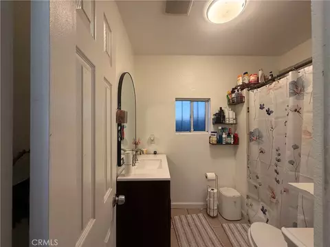 Bath - 512 S Willowbrook, Compton, CA 90220 photo 3 of 5