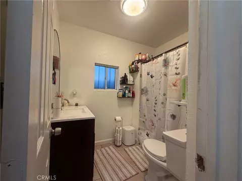 Bath - 512 S Willowbrook, Compton, CA 90220 photo 5 of 5