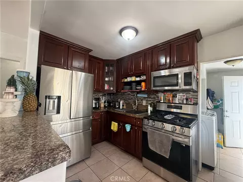 Kitchen - 512 S Willowbrook, Compton, CA 90220 photo 4 of 4