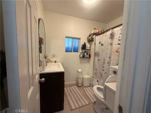 Bath - 512 S Willowbrook, Compton, CA 90220 photo 1 of 5