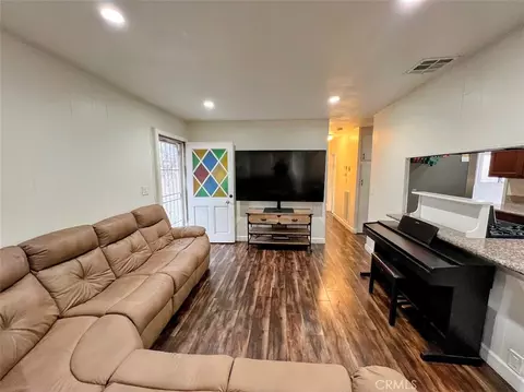 16600 Orange Ave #124, Paramount, CA 90723 photo 3