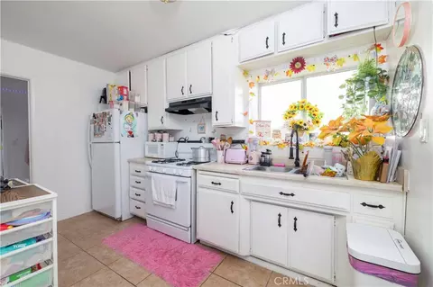 Kitchen - 26880 Baseline, Highland, CA 92346 photo 1 of 1