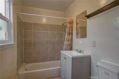 Bath - 850 W 132nd, Compton, CA 90222 photo 2 of 3