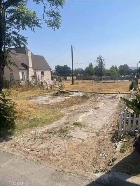 318 W Altadena Dr, Altadena, CA 91001