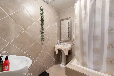 Bath - 511 S Pannes, Compton, CA 90221 photo 2 of 3