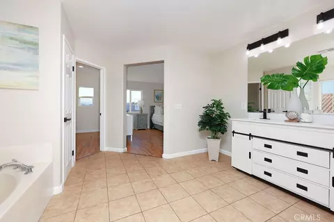 Bath - 1832 E Ivesbrook, Lancaster, CA 93535 photo 2 of 5