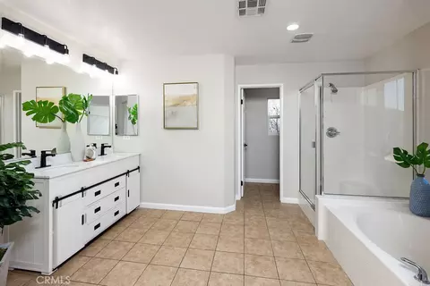 Bath - 1832 E Ivesbrook, Lancaster, CA 93535 photo 3 of 5