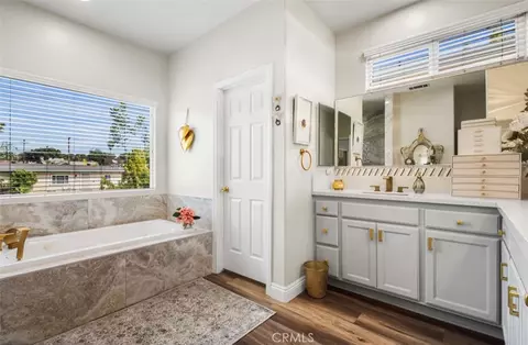 Bath - 106 E 36th, Long Beach, CA 90807 photo 3 of 5