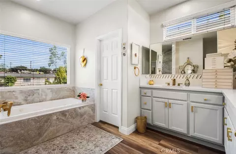 Bath - 106 E 36th, Long Beach, CA 90807 photo 3 of 5