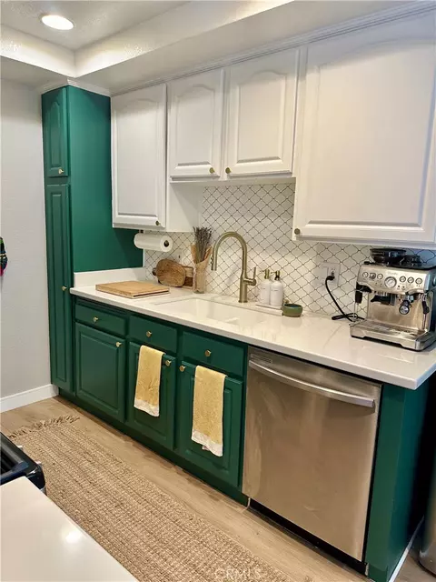 Kitchen - 1045 E 3rd #4, Long Beach, CA 90802 photo 2 of 2