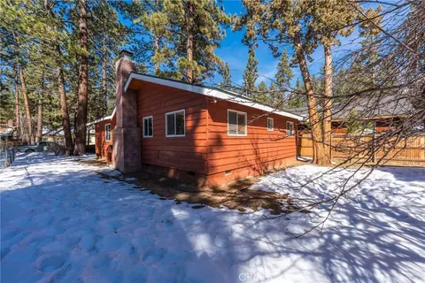 Exterior - 904 Michael Ave, Big Bear City, CA 92314 photo 7 of 8