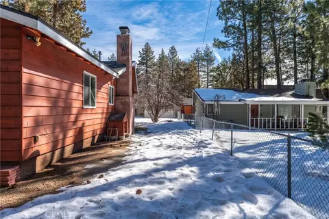 Exterior - 904 Michael Ave, Big Bear City, CA 92314 photo 4 of 8