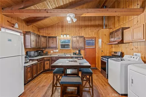 Kitchen - 904 Michael Ave, Big Bear City, CA 92314 photo 1 of 3