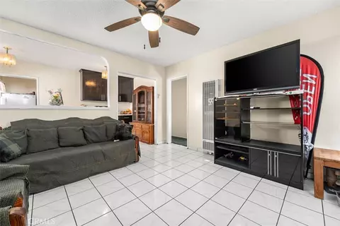 10208 S San Pedro St, Los Angeles, CA 90003