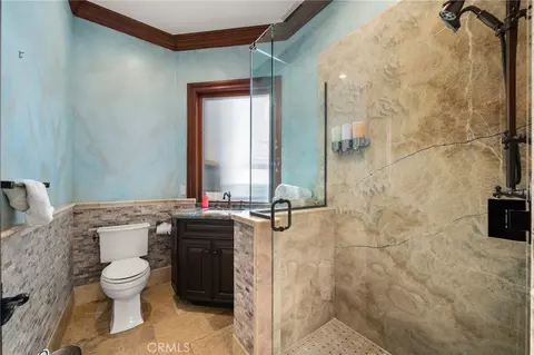 Bath - 2 60th Pl, Long Beach, CA 90803 photo 3 of 7