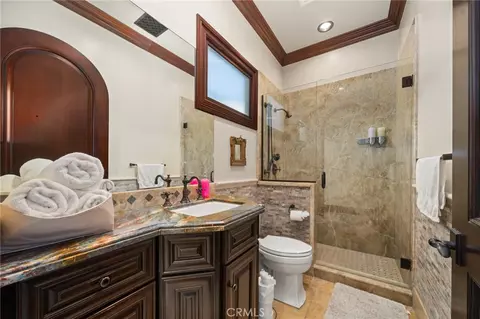 Bath - 2 60th Pl, Long Beach, CA 90803 photo 2 of 7