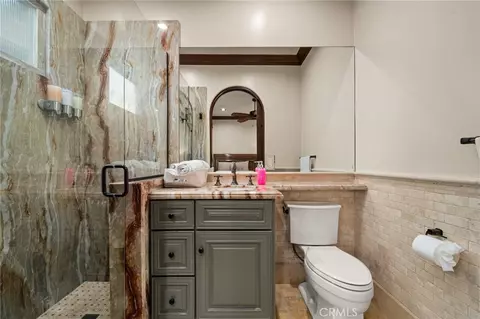 Bath - 2 60th Pl, Long Beach, CA 90803 photo 1 of 7