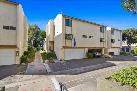 2000 W Palmyra #29, Orange, CA 92868