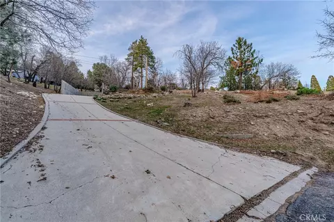 70 Panorama Rd, Running Springs, CA 92382