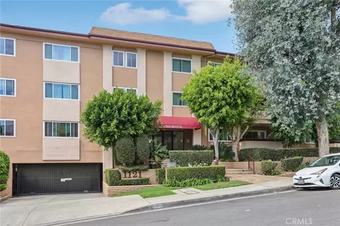 1121 N Olive Dr #211, West Hollywood, CA 90069
