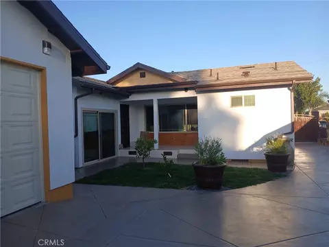 Exterior - 307 N Broadacres Ave, Compton, CA 90220 photo 2 of 2