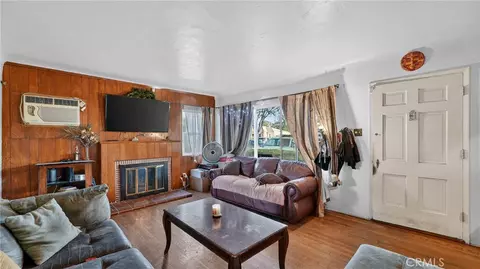 Entry Way - 223 E Marker St, Long Beach, CA 90805 photo 2 of 4