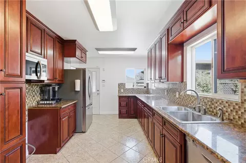 10019 Rosecrans, Bellflower, CA 90706