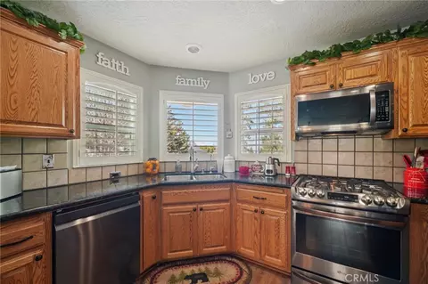 Kitchen - 5319 Desert Vw, Wrightwood, CA 92397 photo 2 of 2