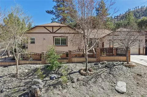 Exterior - 5319 Desert Vw, Wrightwood, CA 92397 photo 3 of 21