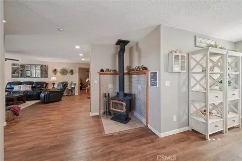 Entry Way - 5319 Desert Vw, Wrightwood, CA 92397 photo 2 of 4